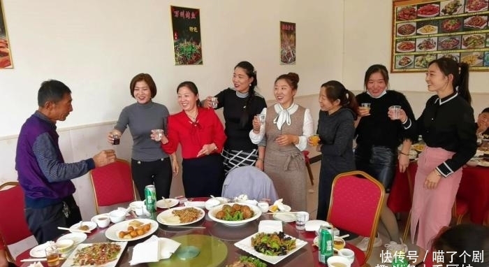 朋友圈|父亲过寿,5个闺女来祝寿,一桌饭菜在朋友圈火了,网友:真有福