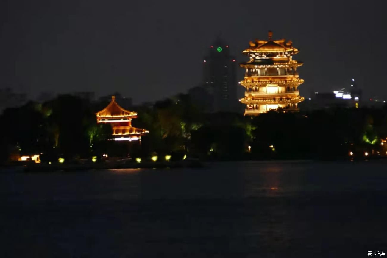 中年|夜游太明湖