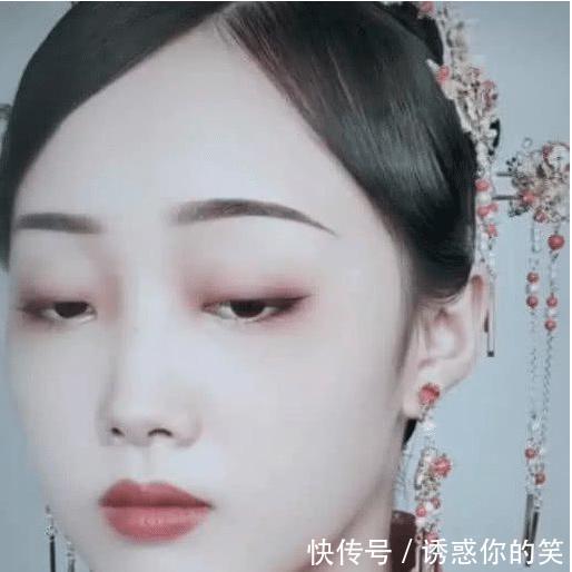 抖音 死鱼眼新娘 火了 看到全脸后 网友太高级了 快资讯 抖音 死鱼眼新娘 火了 看到全脸后 网友太高级了 快资讯