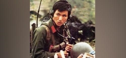 老山战役,他孤身一人击毙18人,转业后遭