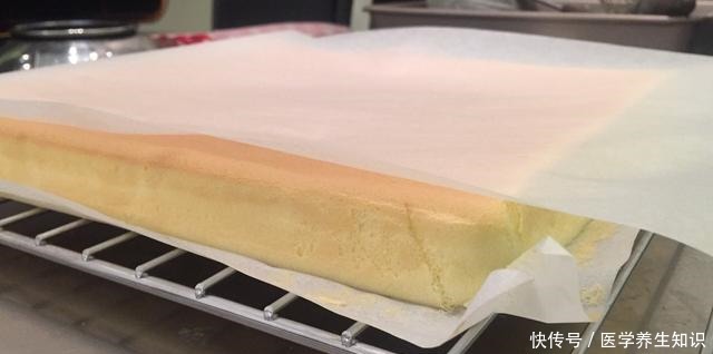 虎皮|8块钱一个的虎皮蛋糕卷,3分钟就能学会,轻松在家做,吃到够!