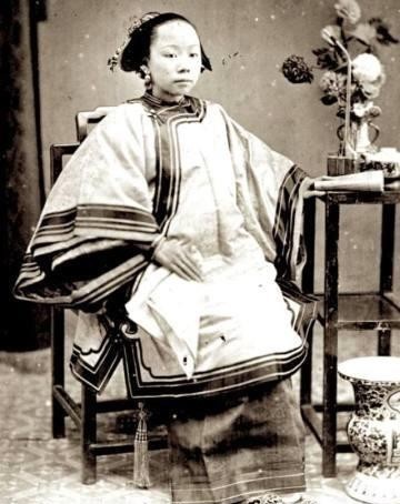 重臣|晚清重臣李鸿章罕见照片,三位妻子个个貌美如花,都看过的人不多