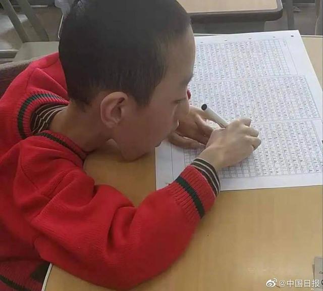 坠积性肺炎|体重18公斤渐冻症新生北航报到:立志做中国的“霍金”