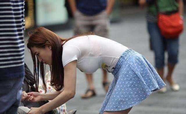 小姨|“最豪横小姨”火了，左手牵狗右手提溜熊外甥，网友：应聘小姨夫