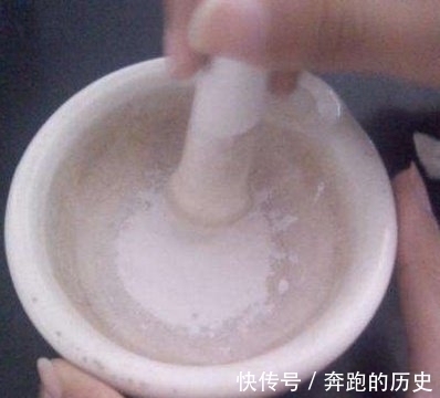 美白针|别用美白针美白肌肤,每天用不起眼小物抹脸,七天皮肤白出一个色