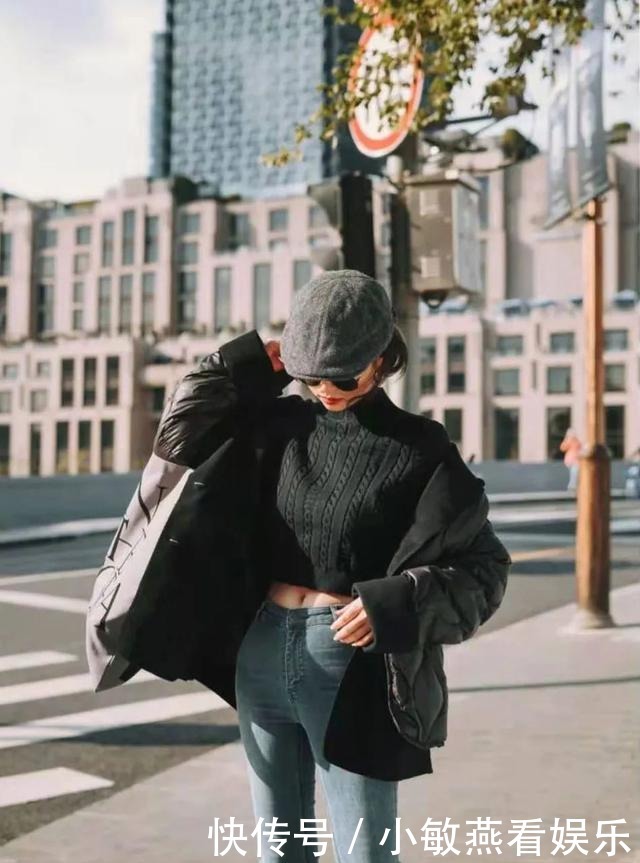 羽绒服+骑士靴,羽绒服+碎花裙,冬天这么穿又美又飒