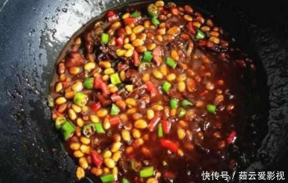 2斤辣椒1斤黄豆,教您做最好吃豆酱,比吃肉过瘾,放一年都不坏