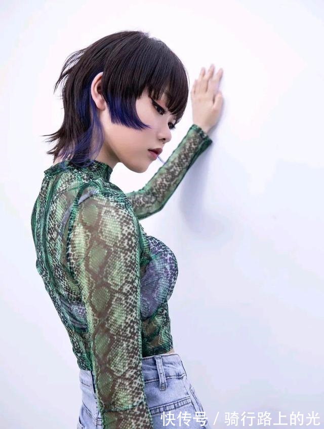 刘海 这16款发型很受欢迎,立体瘦脸又解暑,越来越多女性这样剪