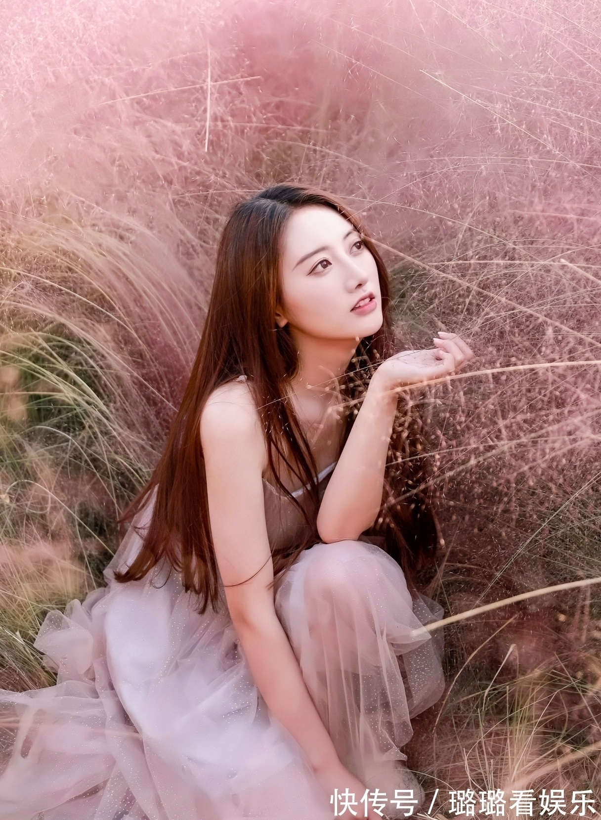 步云#七绝·十首丨潭里落霞随梦碎,侧身挥袖步云归