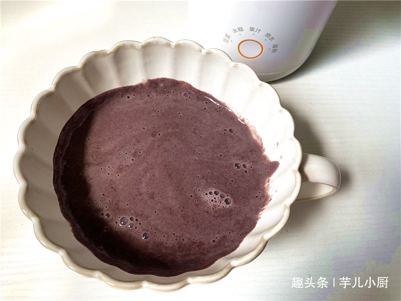 女人要漂亮多喝三黑米糊，做法简单快捷，香浓好喝，补肾乌发又养