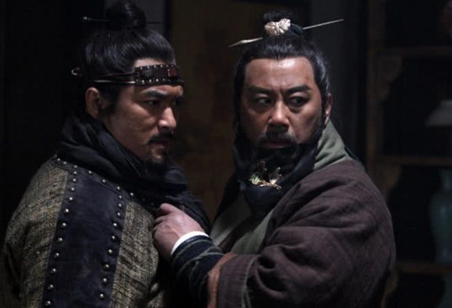 赏钱|水浒最单纯的坏人,为了10两银子赏钱找捕头打架,李逵都不如他