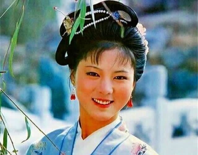 热孝$《红楼梦》贾母早对袭人做出评价:德行浅薄的贱骨头,难承载富贵