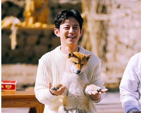 47歲何炅顏值翻車？頭部禿頂狀態差，不老男神真的老了嗎？