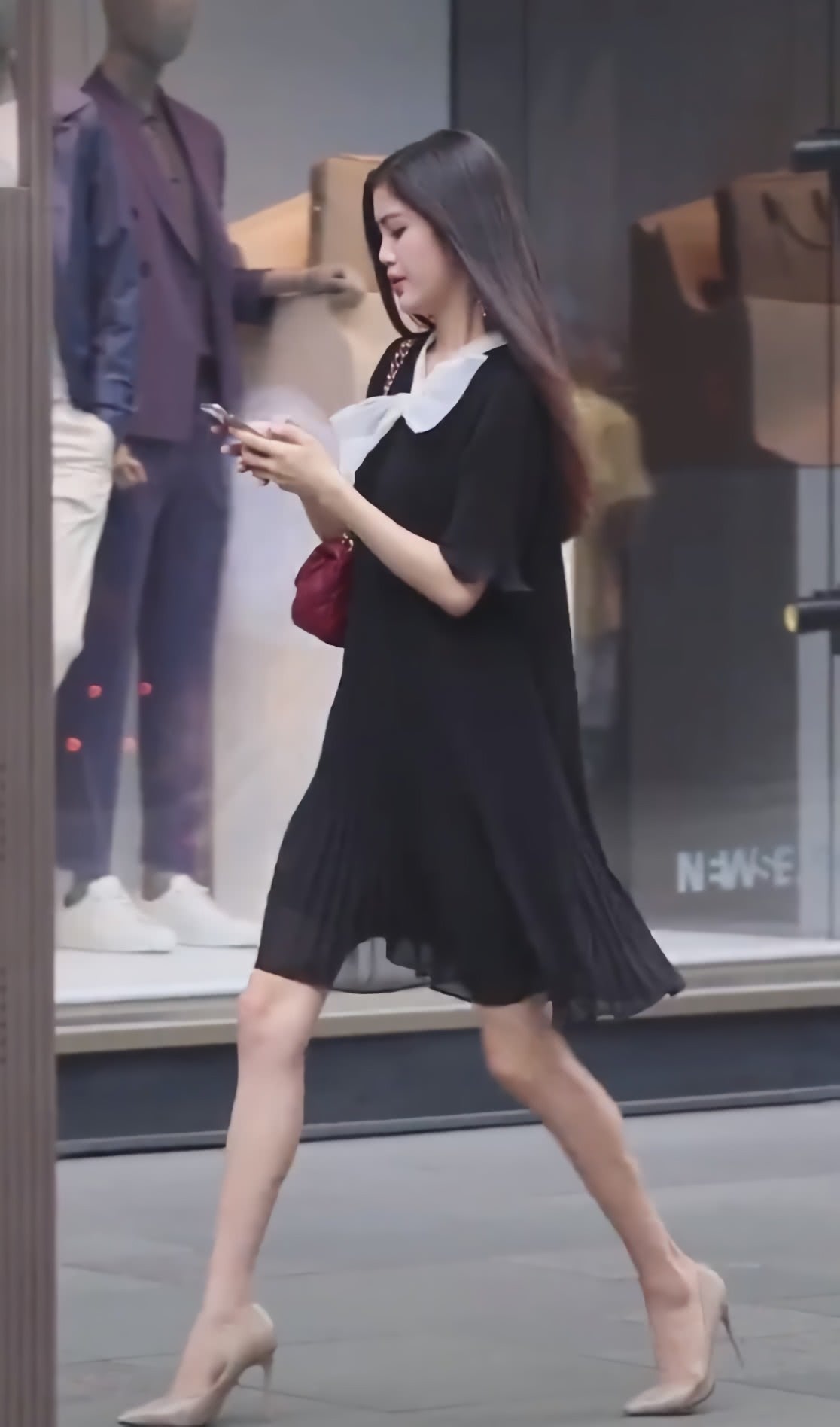 高跟鞋|街头蹦出一款新鞋子叫“你以为我没穿鞋”，其实跟高10厘米！