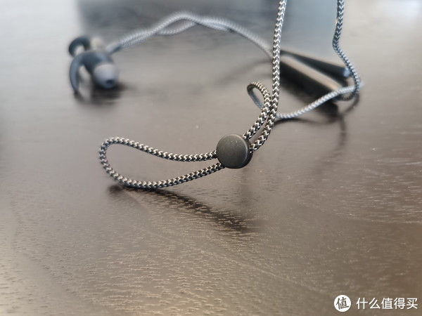 siri|HIK颈挂耳机开箱，轻奢尼龙线和海豚仿生音腔，夏天减肥靠它了！