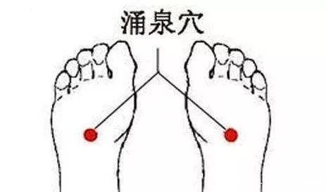 小腿长“鱼鳞”，脚后跟炸裂！这么做，还你水嫩肌肤！赶紧收藏！