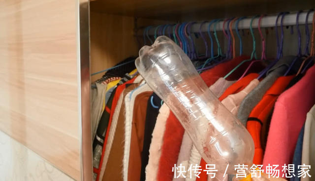 赶紧在衣柜里放一个塑料瓶，解决了家家户户的难题，可以告诉家人