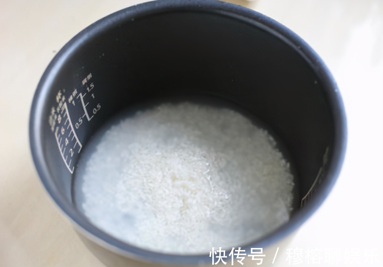 松软|蒸米饭,淘米后不要直接加水!牢记6点,米饭松软清甜,喷喷香