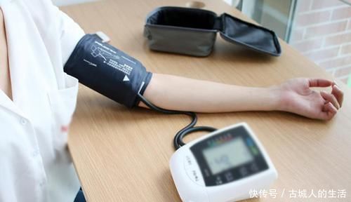 罗布麻|天然的“降压药”就藏在身边，每天用来泡水喝，血压或能平稳