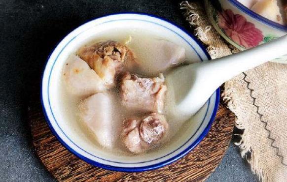 懂得|炖排骨时,调料别放错,懂得“3不放”,汤汁鲜美,没腥味没怪味