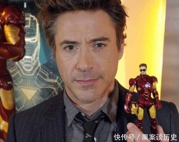 钢铁侠|当超级英雄遇上自己的手办,荷兰弟可爱呆萌,寡姐却一脸嫌弃!