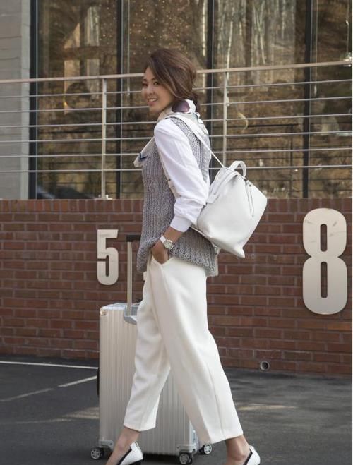 找回童年的天真无邪,背双肩包出门就对了,实用又时髦