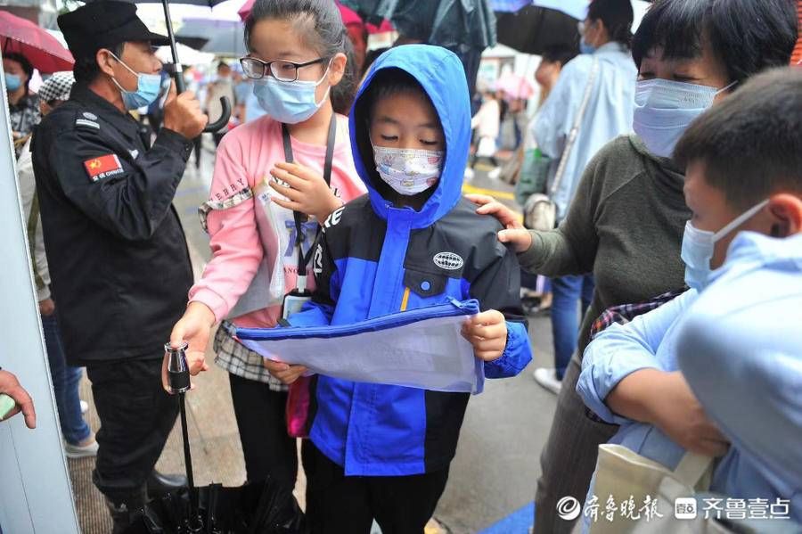 赴考|再三叮嘱！赴考家长考点外为考生加油鼓气