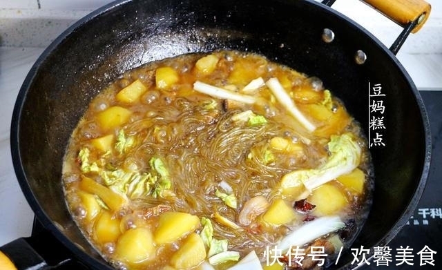 粉条|饭店里的招牌菜，土豆炖粉条的做法，又香又软糯，老少孩子都喜欢