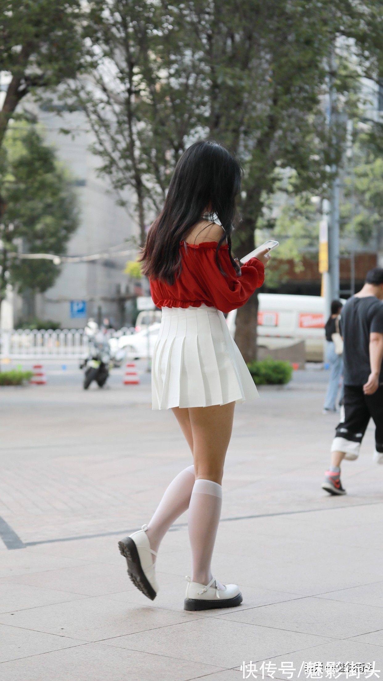 减龄 清凉单品百褶裙,这样搭配时髦减龄,轻松穿出长腿效果