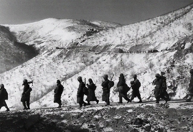 疏漏|志愿军模范连也有疏漏,让美军中校死里逃生,缴获的大炮得而复失