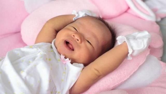 父母|宝宝睡醒后有这2种表现,说明妈妈很会养孩子,中了的偷着乐吧