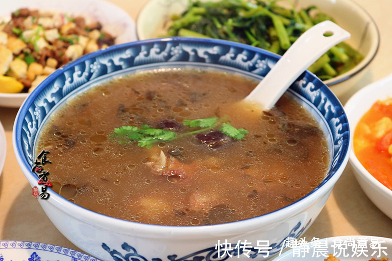 周末家人团聚,我做了此桌菜,家常小炒经济实惠,大家都很满意