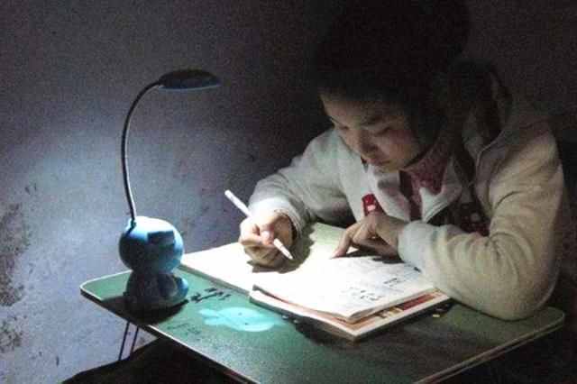 学习成绩|延时放学成“生意”,父母们感慨:学校把延时做成“鸡肋”,变了味