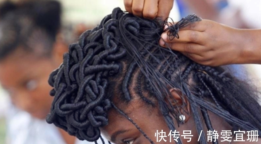 洗头 非洲人的发型：不论多穷都要做发型，有人为保持发型，半年不洗头