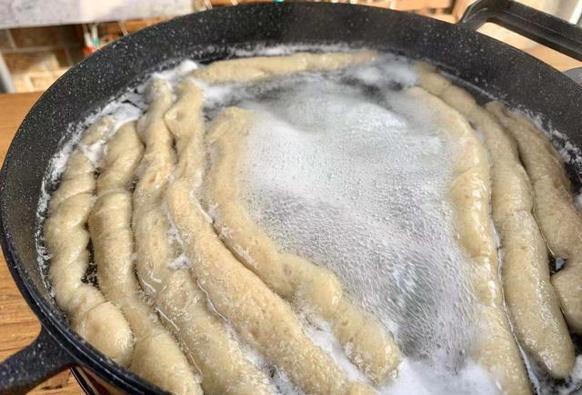 自制烤面筋,简单易学,配上蘸料,比路边摊好吃