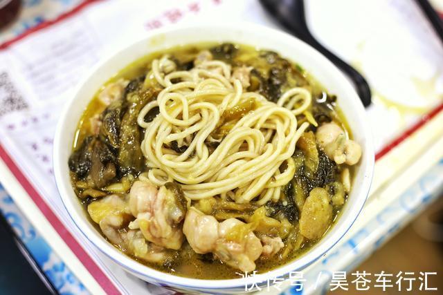 豆角|教你爽口解馋的酸菜鸡丝豆角面,营养好吃超美味,怎么都吃不腻