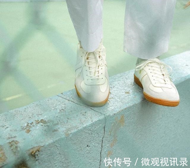 运动鞋 小白鞋失宠了!这双“ 初恋鞋 ”,太时髦!