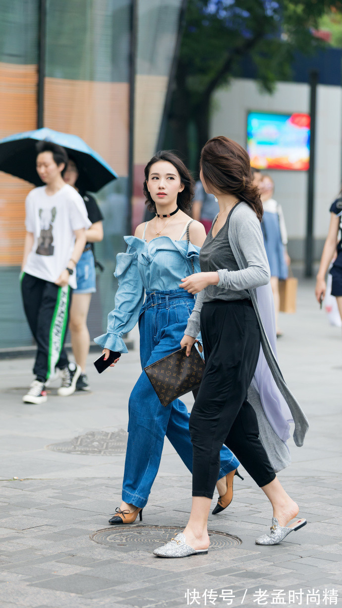 搭配|北京街拍,几款休闲青春范的夏季搭配,你更喜欢哪一款?