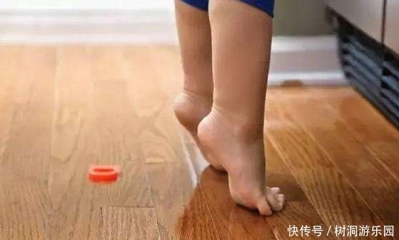 肝脏|无论男女,肝脏受损,睡前4动作多做,通肝经,肝很“开心”