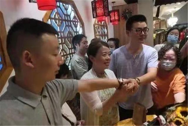 新生儿|“错换”未有定论,传来一个好消息一个坏消息,有人退出了?