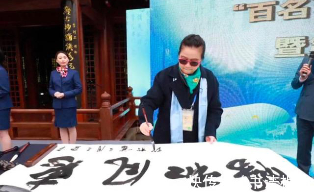 书法@中书协主席孙晓云题写的“惠风和畅”和田英章相比,谁写得更好?