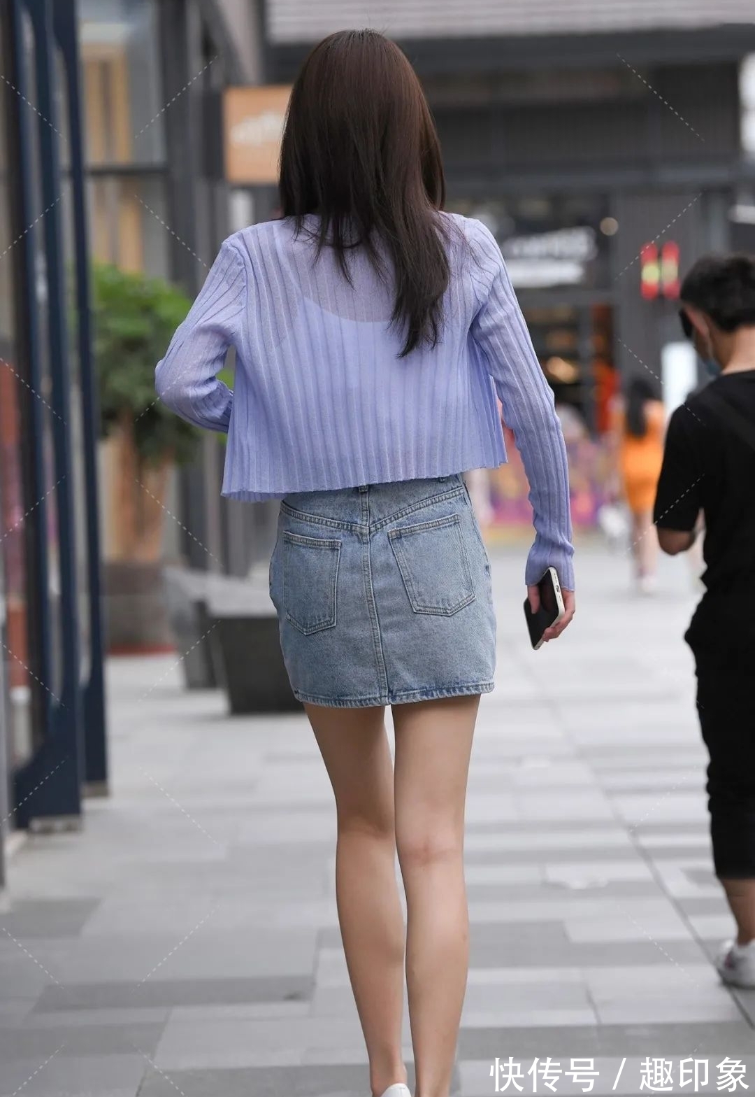 牛仔裙 针织衫和牛仔裙一起穿搭,就是日常穿着的绝佳搭配