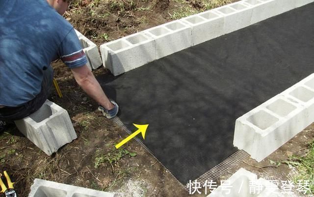 种菜|光秃秃院子太浪费,农村老爸用18块空心砖,改造成人见人爱的菜园