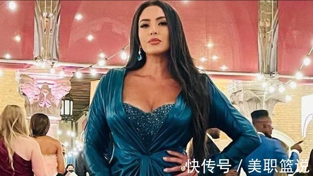 cb瓦妮莎新情况?与NBA湖人队高管晒亲密合照,她的手不知所措