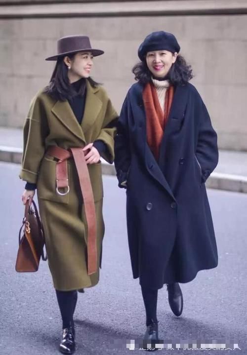 时尚|中年女性大衣如何搭配长裙+打底裤,时尚又保暖,看三木妈妈的搭配效果
