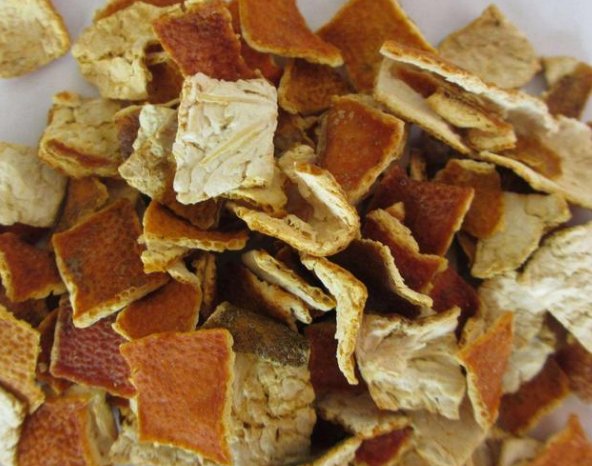橘子晒干就是陈皮了吗？辟谣：用橘皮泡水喝，反而对健康不利！
