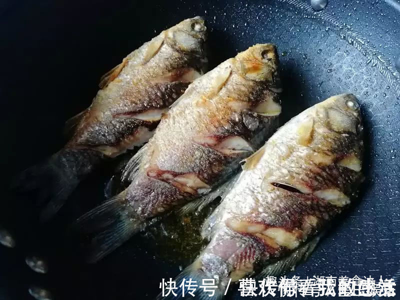 不管煎啥鱼，直接下锅就“废了”，掌握4个妙招，不破皮又鲜香