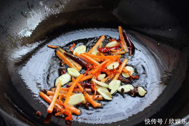 这个蔬菜老年人要多吃,有20多种营养元素,口感清脆还能降血压