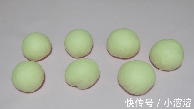 吐司盒|这个面包配方好，牛奶、黄油、鸡蛋全不放，一次发酵，香软又健康