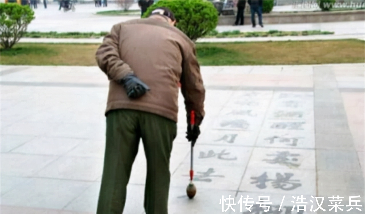 四大名著@一山西老农苦练书法50年,8年抄完四大名著,却被讽刺毫无意义